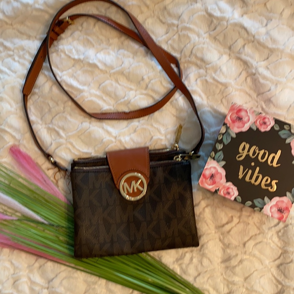 Michel Kors Signature brown cross-body